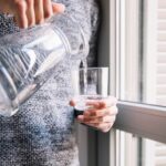 Meluruskan Kesalahpahaman Umum Tentang Minum Air Setiap Hari